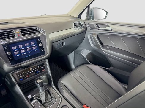 Used 2022 Volkswagen Tiguan SE image 21