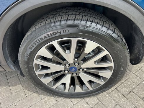 Used 2020 Ford Escape Titanium image 31
