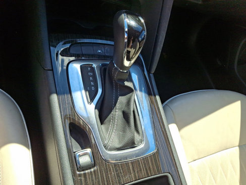 Used 2020 Buick Regal Avenir w/ Driver Confidence Package II image 16