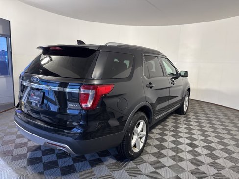 Used 2017 Ford Explorer XLT w/ Equipment Group 202A image 6