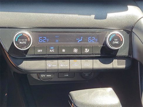 Used 2023 Hyundai Elantra SEL w/ Preferred Accessory Package image 9
