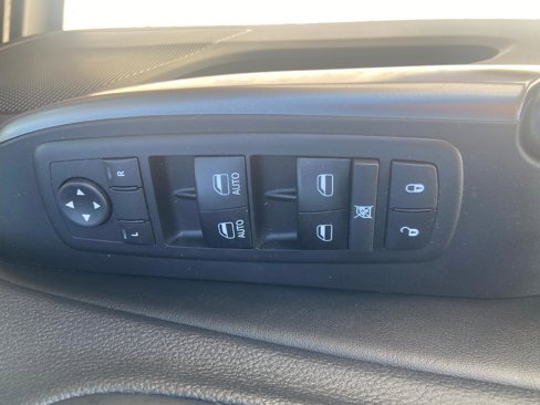 Used 2019 Jeep Cherokee Limited w/ Luxury Group image 19