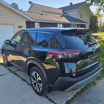 Used 2023 Nissan Rogue SV image 3