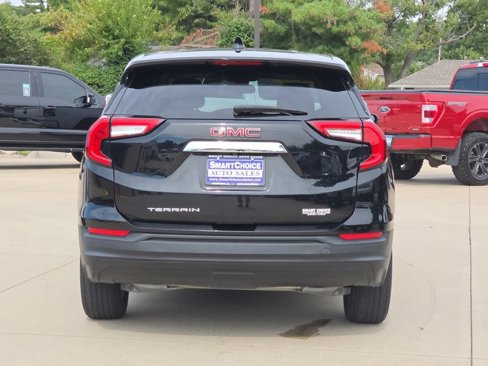 Used 2022 GMC Terrain SLE image 4