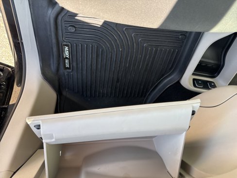 Used 2017 Chrysler Pacifica Touring image 37