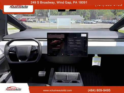 Used 2024 Tesla Cybertruck AWD Crew Cab image 18