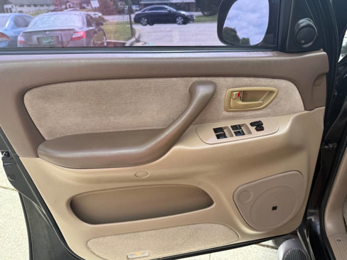 Used 2002 Toyota Sequoia SR5 image 17