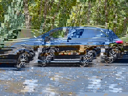 Used 2023 Mercedes-Benz EQS 450+ SUV image 3