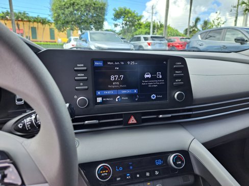 Used 2023 Hyundai Elantra SEL image 14