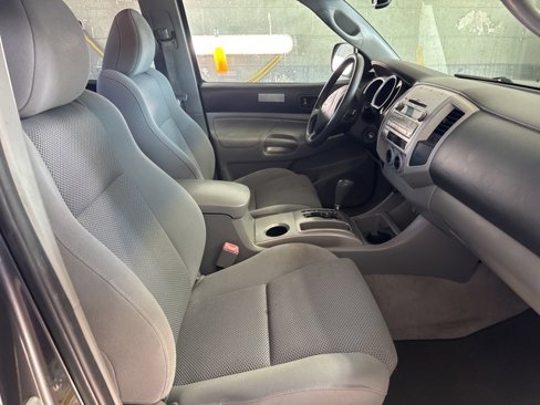 Used 2011 Toyota Tacoma PreRunner image 5