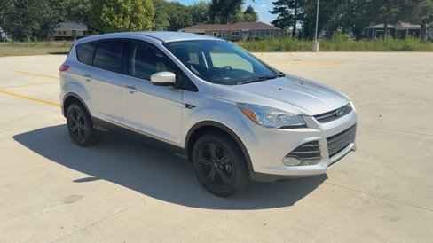 Used 2016 Ford Escape SE w/ SE Cold Weather Package image 2