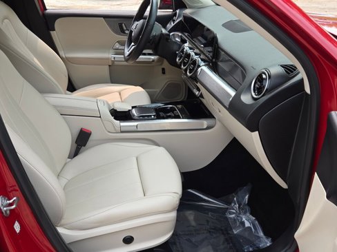 Used 2021 Mercedes-Benz GLB 250 w/ Premium Package image 12