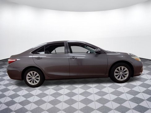Used 2015 Toyota Camry SE image 7