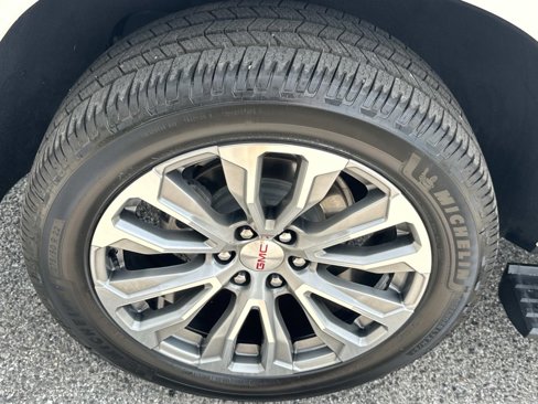 Used 2021 GMC Yukon Denali w/ Denali Premium Package image 7