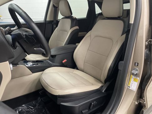 Used 2020 Ford Escape Titanium image 4