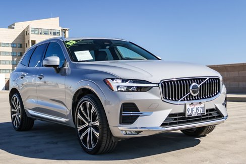 Used 2023 Volvo XC60 B5 Ultimate w/ Climate Package image 3