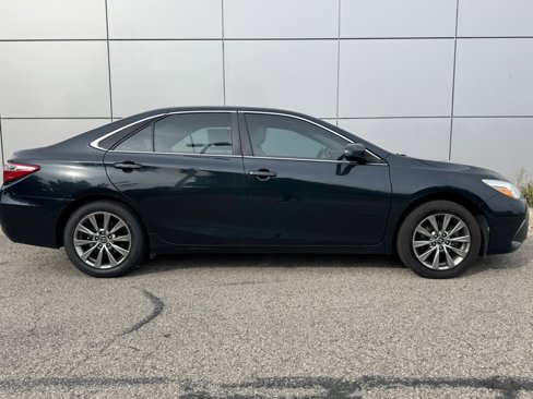 Used 2016 Toyota Camry XLE image 32