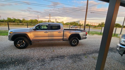 Used 2020 Toyota Tacoma TRD Off-Road image 9