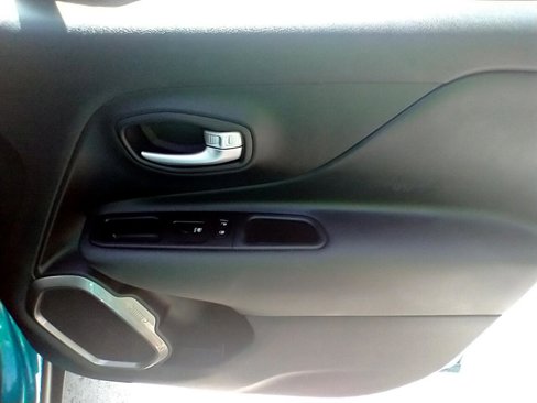 Used 2022 Jeep Renegade Limited image 13