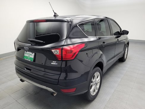 Used 2019 Ford Escape SE image 9