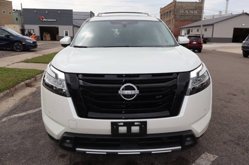 Used 2024 Nissan Pathfinder Platinum w/ Black Appearance Package image 12