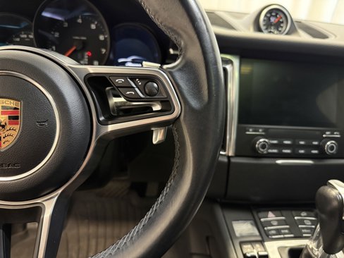 Certified 2018 Porsche Macan Sport Edition image 15
