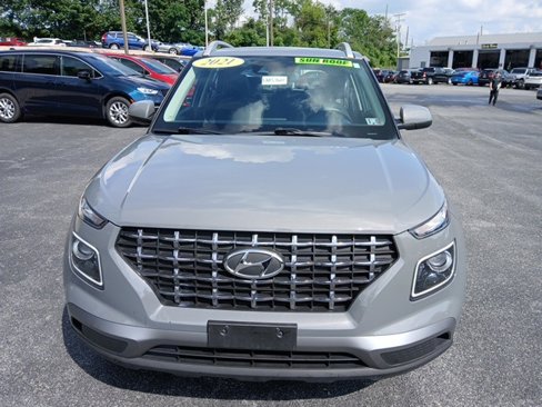 Used 2021 Hyundai Venue SEL w/ Premium Package image 8