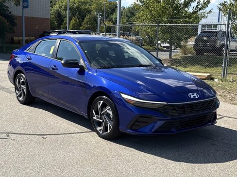 New 2025 Hyundai Elantra Sport image 3