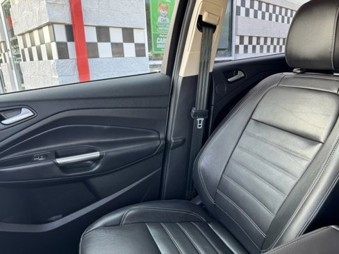 Used 2018 Ford Escape Titanium w/ Ford Safe & Smart Package image 27
