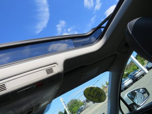 Used 2022 Volkswagen Tiguan SE image 14