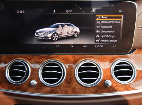 Used 2020 Mercedes-Benz E 350 4MATIC Sedan w/ Premium Package image 38