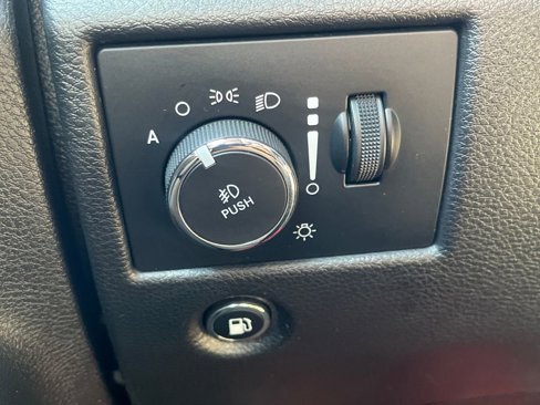 Used 2019 Jeep Grand Cherokee Altitude image 23