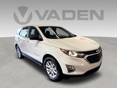 Used 2021 Chevrolet Equinox LS image 1
