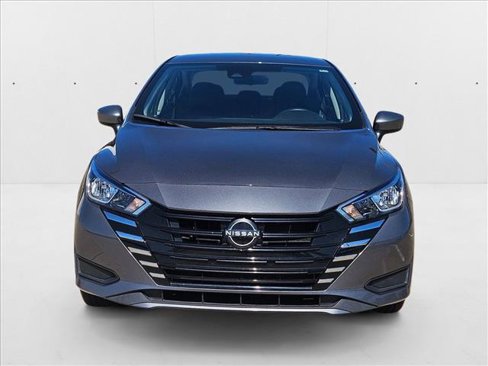 Used 2023 Nissan Versa SV image 2