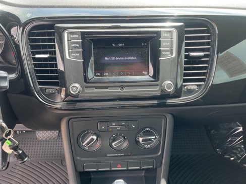 Used 2017 Volkswagen Beetle 1.8T image 17
