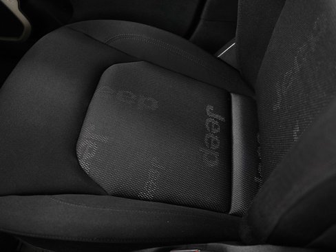 Used 2017 Jeep Renegade Latitude w/ Cold Weather Group image 24
