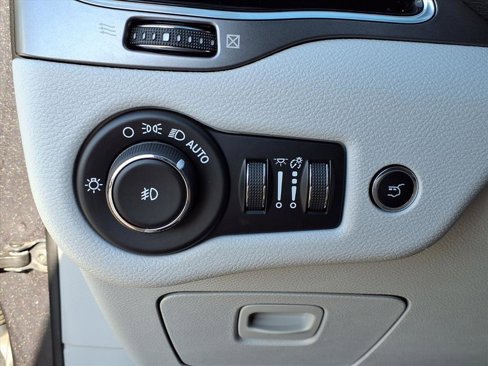 Used 2019 Jeep Cherokee Limited image 22
