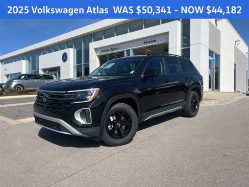 New 2025 Volkswagen Atlas Peak Edition SE image 1