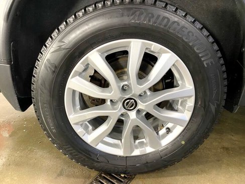 Used 2020 Nissan Rogue SV image 12