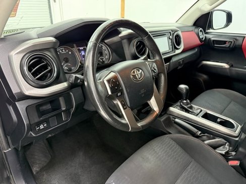 Used 2017 Toyota Tacoma SR5 image 9