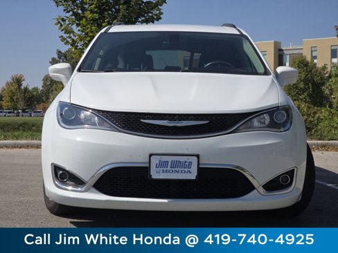 Used 2017 Chrysler Pacifica Touring-L w/ Tire & Wheel Group image 11