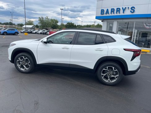 New 2025 Chevrolet Trax LT image 2