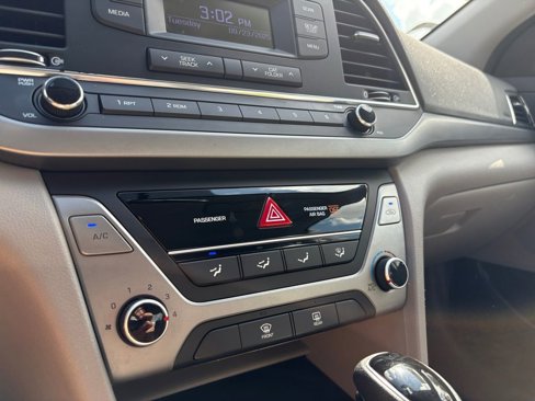 Used 2017 Hyundai Elantra SE image 24