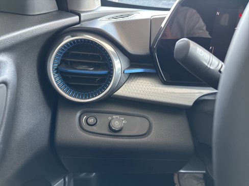 New 2025 Chevrolet Trax LT w/ Sunroof Package image 15