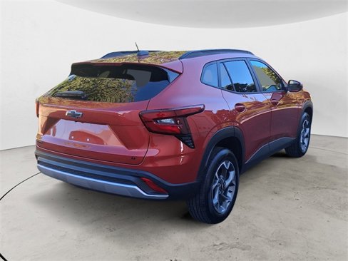 Certified 2024 Chevrolet Trax LT w/ Driver Confidence Package image 5