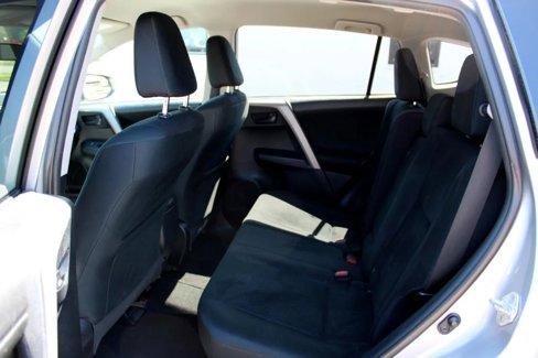 Used 2016 Toyota RAV4 LE image 19