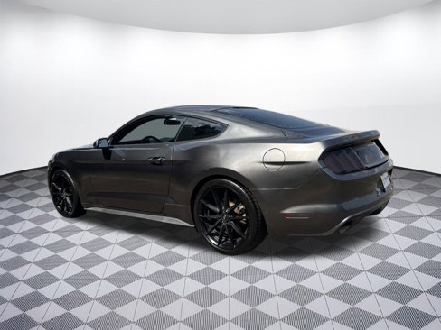 Used 2016 Ford Mustang Coupe image 5