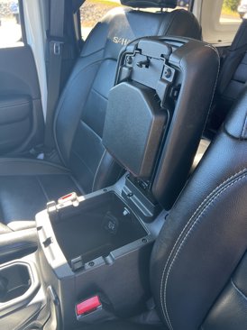 Used 2021 Jeep Wrangler Unlimited Sahara w/ Cold Weather Group image 18