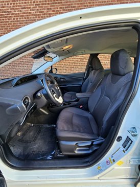 Used 2017 Toyota Prius Three image 8