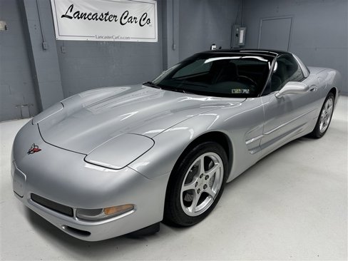 Used 2000 Chevrolet Corvette Coupe image 1